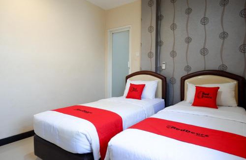 Palu Hotel | RedDoorz at Jalan Emmy Saelan Palu