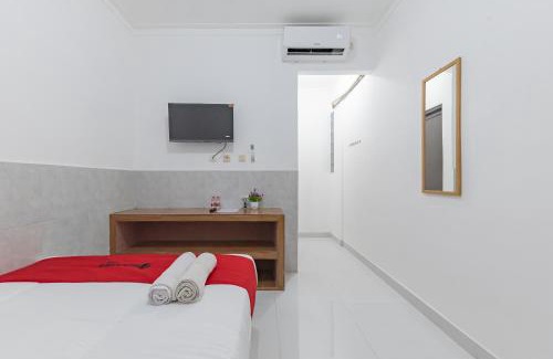 West Cirebon Hotel | RedDoorz at Kedawung Aurel Cirebon