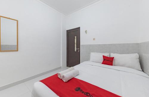 West Cirebon Hotel | RedDoorz at Kedawung Aurel Cirebon