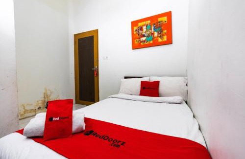 Panakkukang Hotel | RedDoorz @ Hertasning Area 2