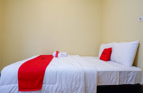 Pati Casa | RedDoorz near Alun Alun Pati