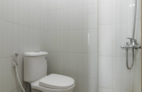 Tomang Hotel | RedDoorz near Central Park Mall