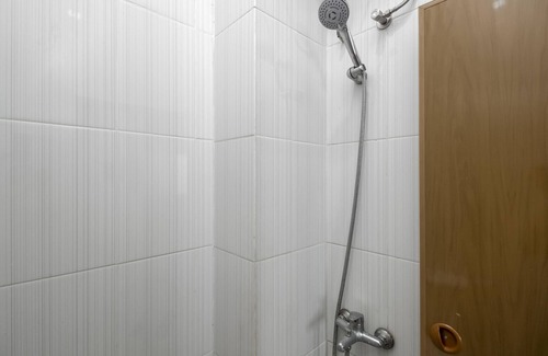 Tomang Hotel | RedDoorz near Central Park Mall