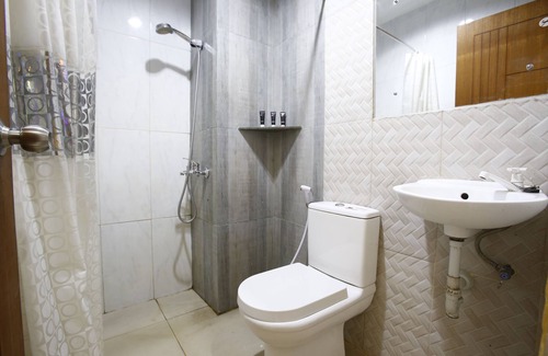Cilandak Hotel | RedDoorz near Cilandak Town Square