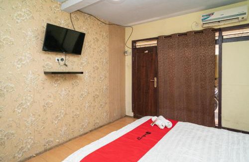 Dinoyo Hotel | RedDoorz near Cyber Mall