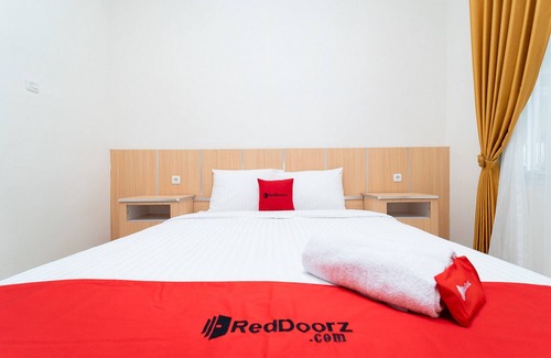 Palembang Casa | RedDoorz near Griya Agung Palembang