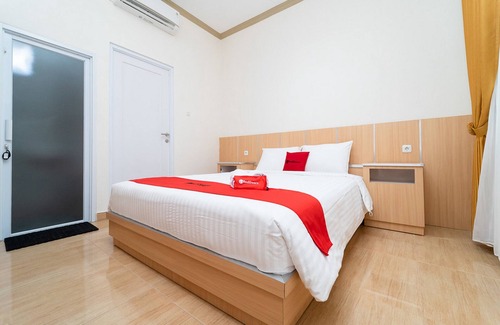 Palembang Casa | RedDoorz near Griya Agung Palembang