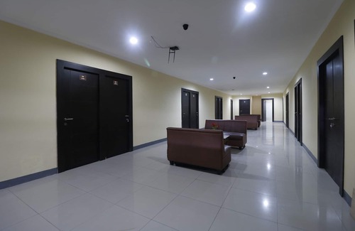 Tanjung Priok Hotel | RedDoorz near ITC Cempaka Mas