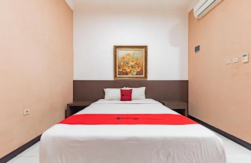 North Cirebon Casa | RedDoorz near Kejaksan Station Cirebon