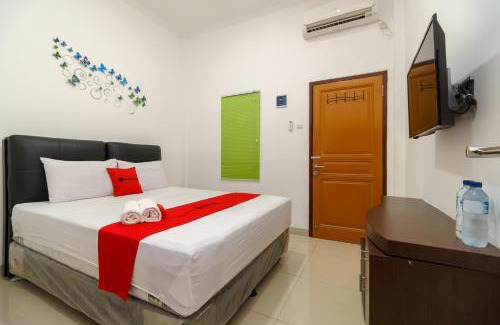 North Cirebon Casa | RedDoorz near Kejaksan Station Cirebon 2