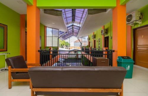 North Cirebon Casa | RedDoorz near Kejaksan Station Cirebon 2