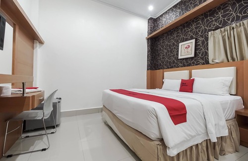 Makassar Hotel | RedDoorz near Mall Panakkukang 3