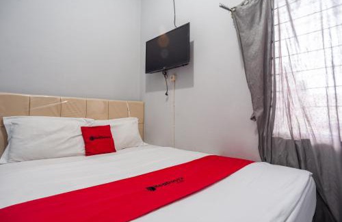 Depok Hotel | RedDoorz near Margonda Raya