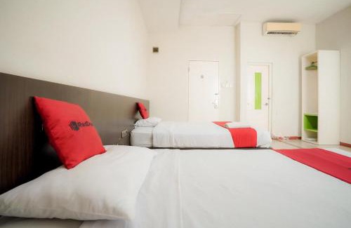Labuan Bajo Hotel | RedDoorz near Pantai Pede