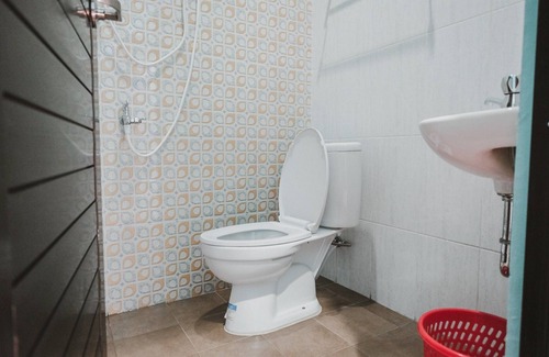 Jakarta Utara Hotel | RedDoorz near RSUD Koja