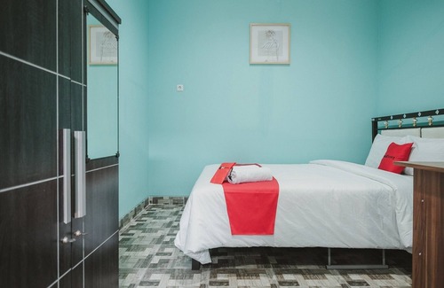Jakarta Utara Hotel | RedDoorz near RSUD Koja