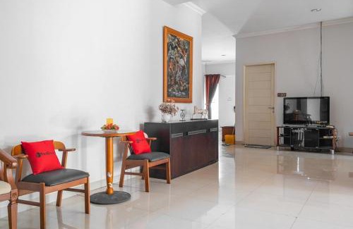 Binong Casa | RedDoorz near Siloam Karawaci 3