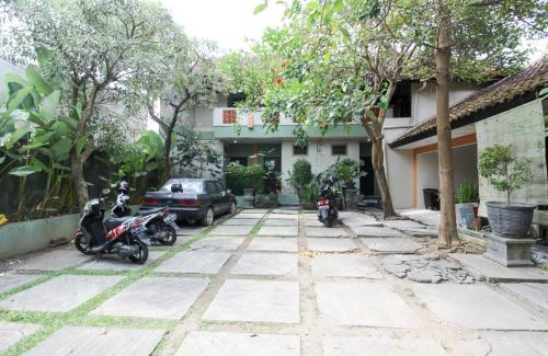 Solo City Centre Casa | RedDoorz near Solo Balapan Station 2