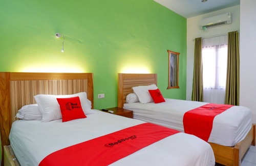 Palu Casa | RedDoorz near Taman Makam Pahlawan Tatura