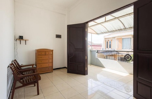 Surabaya Casa | RedDoorz near Widya Mandala University