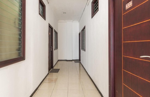 Surabaya Casa | RedDoorz near Widya Mandala University