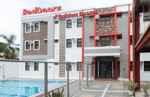 Taguig Hotel | RedDoorz Plus at DBuilders Poblacion BGC