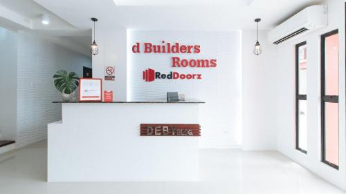 Taguig Hotel | RedDoorz Plus at DBuilders Poblacion BGC