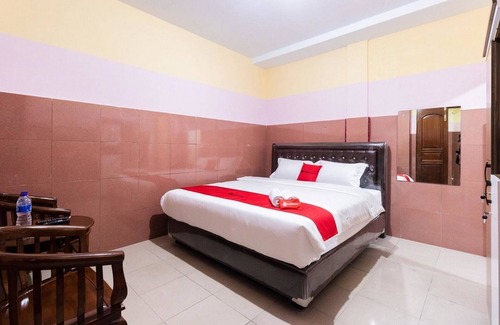 Medan Hotel | RedDoorz Plus @ Jalan Gatot Subroto Medan