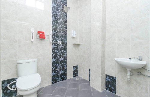 East Jakarta Hotel | RedDoorz Plus @ Jalan Pemuda Jakarta