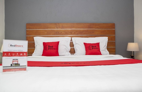 Astana Anyar Casa | RedDoorz Plus near Asia Afrika 3