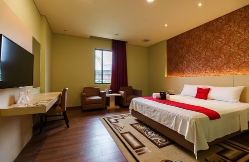 Old Jakarta Hotel | RedDoorz Plus near Dunia Fantasi Ancol