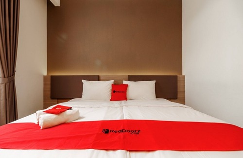 Bangka Hotel | RedDoorz Plus near Lippo Mall Kemang 2