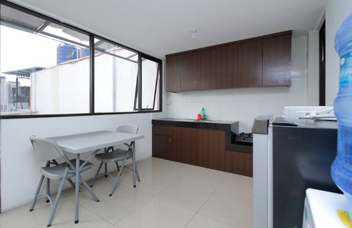 Kebon Kacang Hotel | RedDoorz Plus near Plaza Indonesia