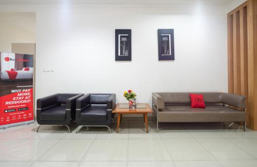 Binong Casa | RedDoorz Plus near Siloam Karawaci