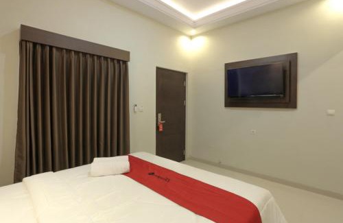 Solo City Centre Casa | RedDoorz Plus near Solo Paragon Mall