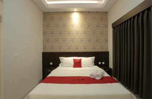 Solo City Centre Casa | RedDoorz Plus near Solo Paragon Mall