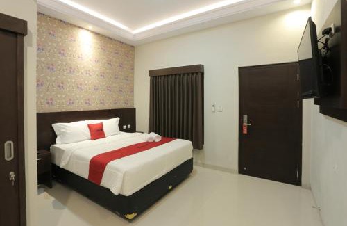 Solo City Centre Casa | RedDoorz Plus near Solo Paragon Mall