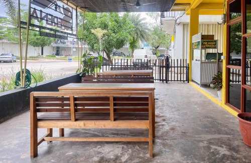 Batam Hotel | RedDoorz Plus near Tembesi Batu Aji Batam