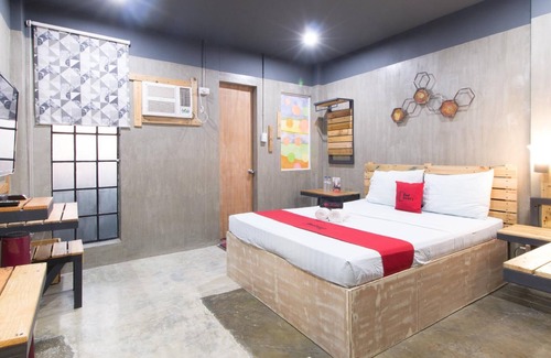 Iloilo Hotel | RedDoorz Plus @ Taft North Mandurriao