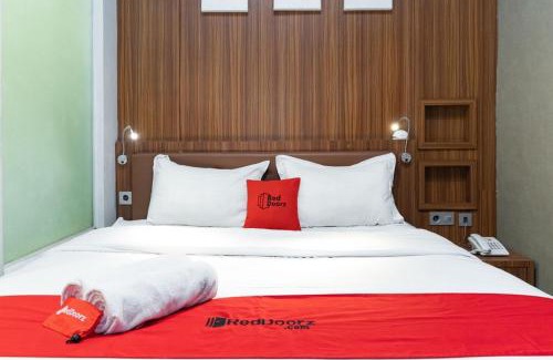 Medan Hotel | RedDoorz Premium near Centre Point Mall Medan