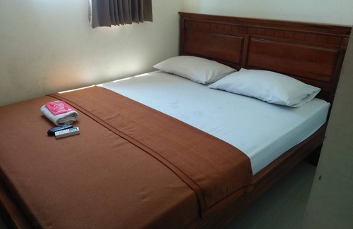 Gubeng Hotel | RedDoorz @ Raya Ngagel 2