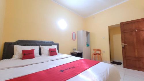 Yogyakarta Hotel | RedDoorz Syariah At Endrayanti Inn RSUD Yogyakarta