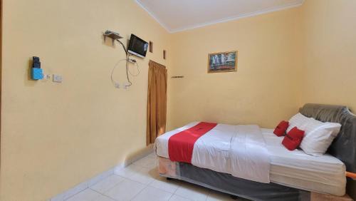 Yogyakarta Hotel | RedDoorz Syariah At Endrayanti Inn RSUD Yogyakarta