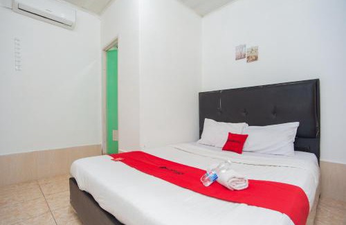 Palembang Hotel | RedDoorz Syariah at Jalan Wayhitam Palembang