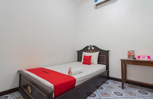 Kadipaten Casa | RedDoorz Syariah @ Kolonial Guest House