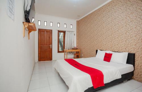 Bekasi Casa | RedDoorz Syariah near Jatisampurna Hospital