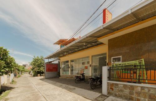 Padang Casa | RedDoorz Syariah near Jembatan Siti Nurbaya Padang