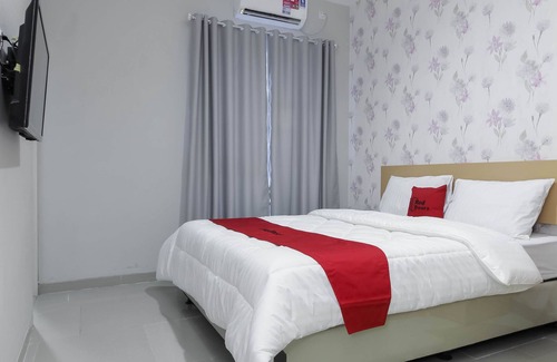 Bekasi Hotel | RedDoorz Syariah near Metropolitan Mall Bekasi