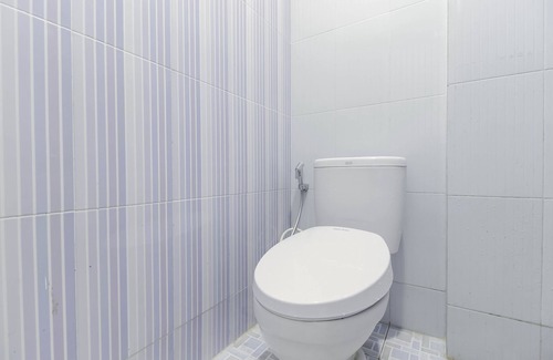Bekasi Hotel | RedDoorz Syariah near Metropolitan Mall Bekasi