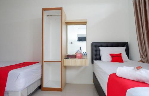 Depok Hotel | RedDoorz Syariah near RS Hermina Yogyakarta